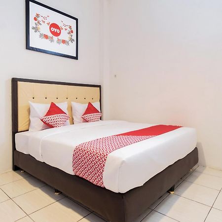 Oyo 622 Bakti Homestay Медан Экстерьер фото