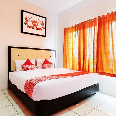 Oyo 622 Bakti Homestay Медан Экстерьер фото