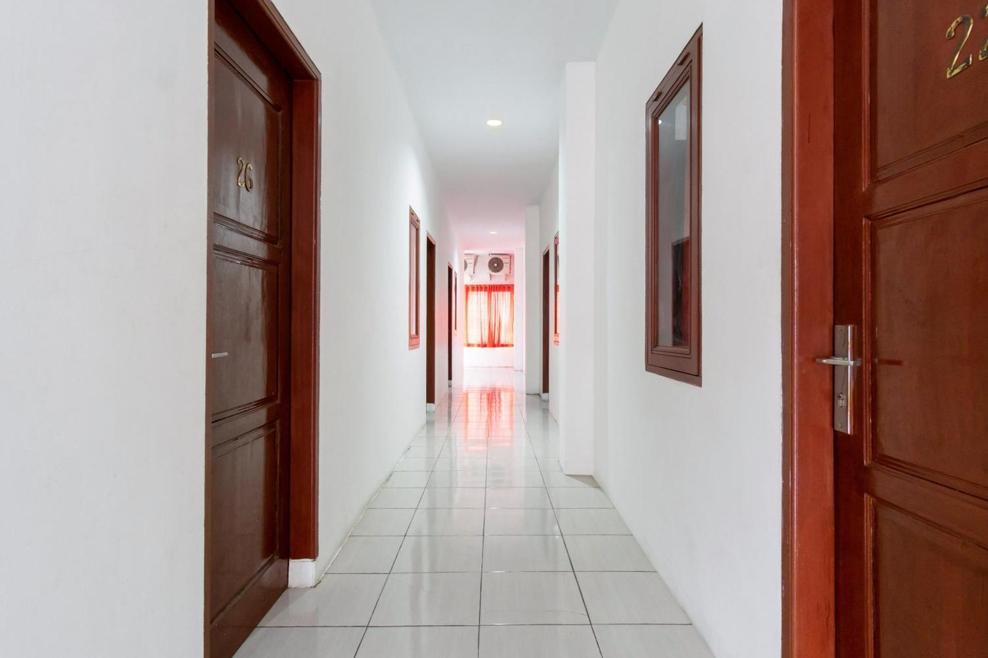 Oyo 622 Bakti Homestay Медан Экстерьер фото