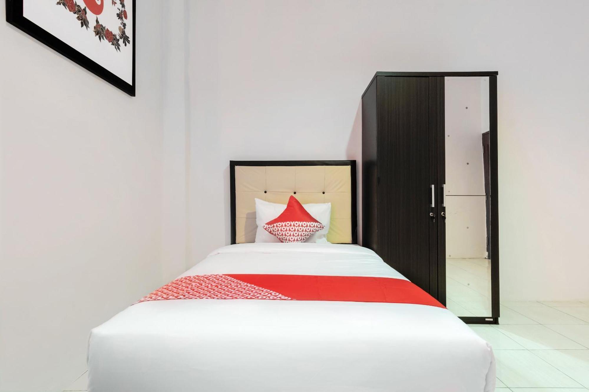 Oyo 622 Bakti Homestay Медан Экстерьер фото