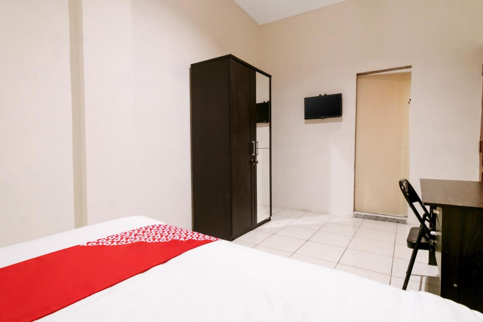 Oyo 622 Bakti Homestay Медан Экстерьер фото