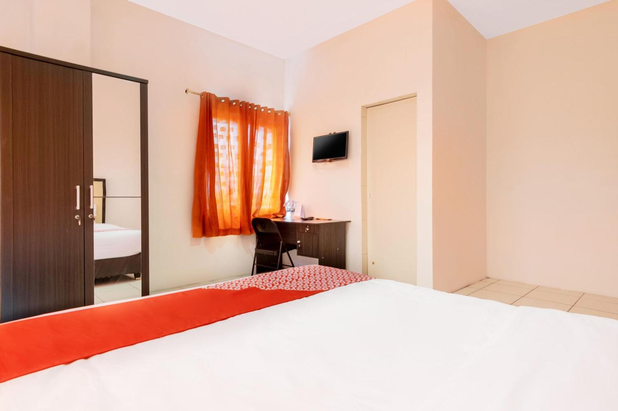 Oyo 622 Bakti Homestay Медан Экстерьер фото