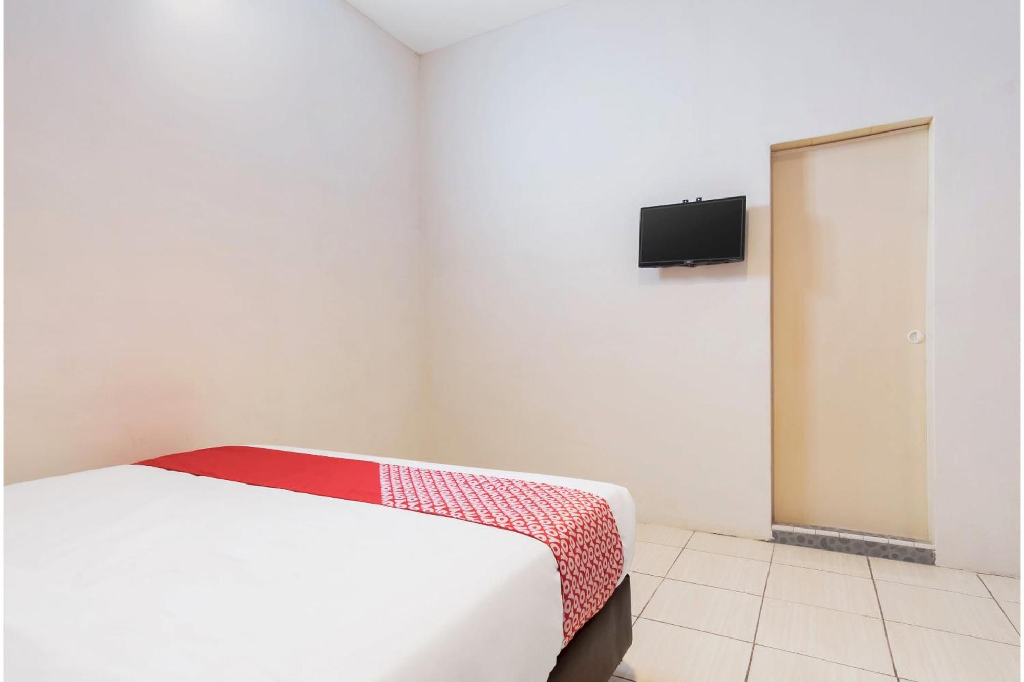 Oyo 622 Bakti Homestay Медан Экстерьер фото