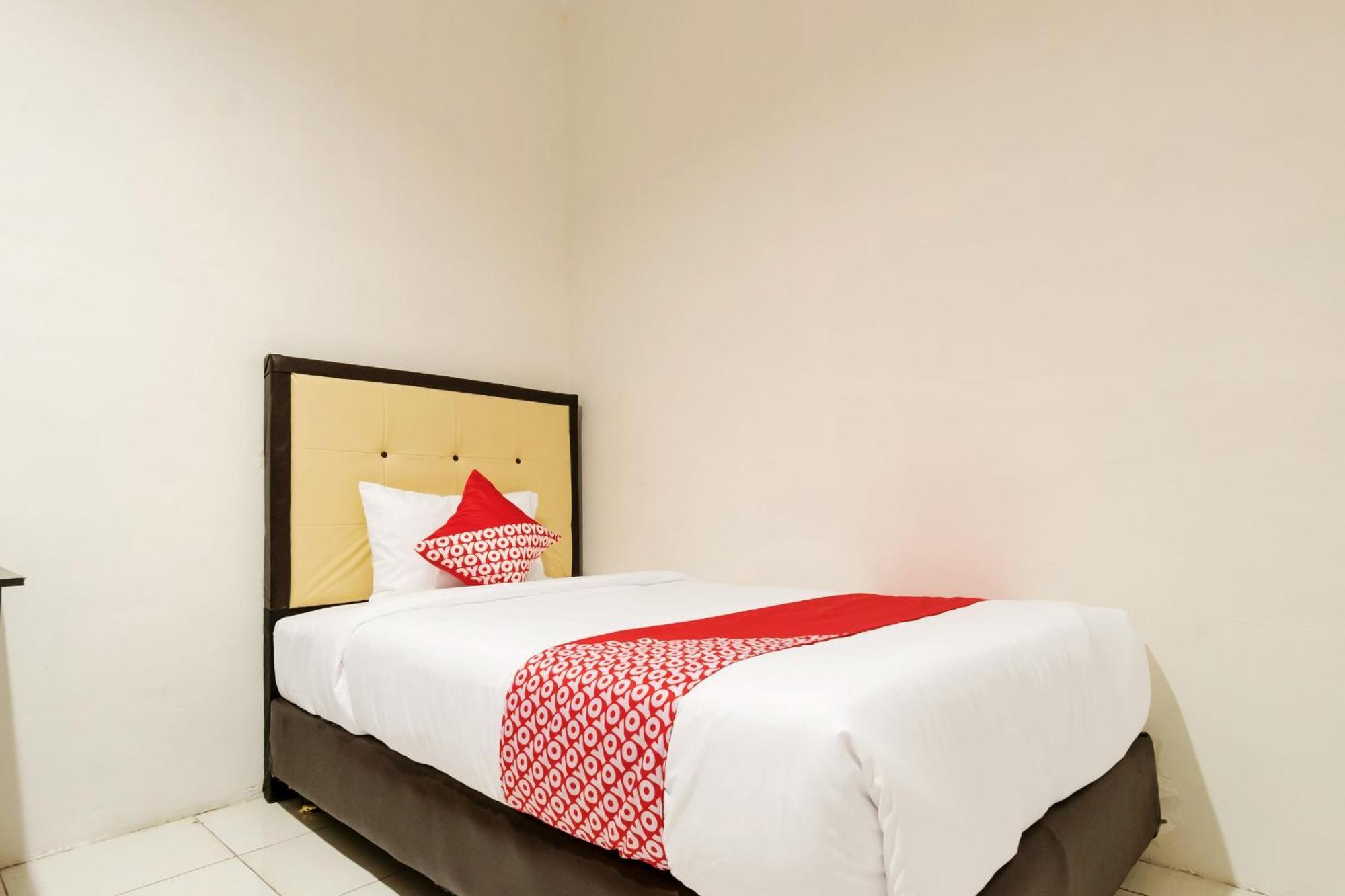 Oyo 622 Bakti Homestay Медан Экстерьер фото